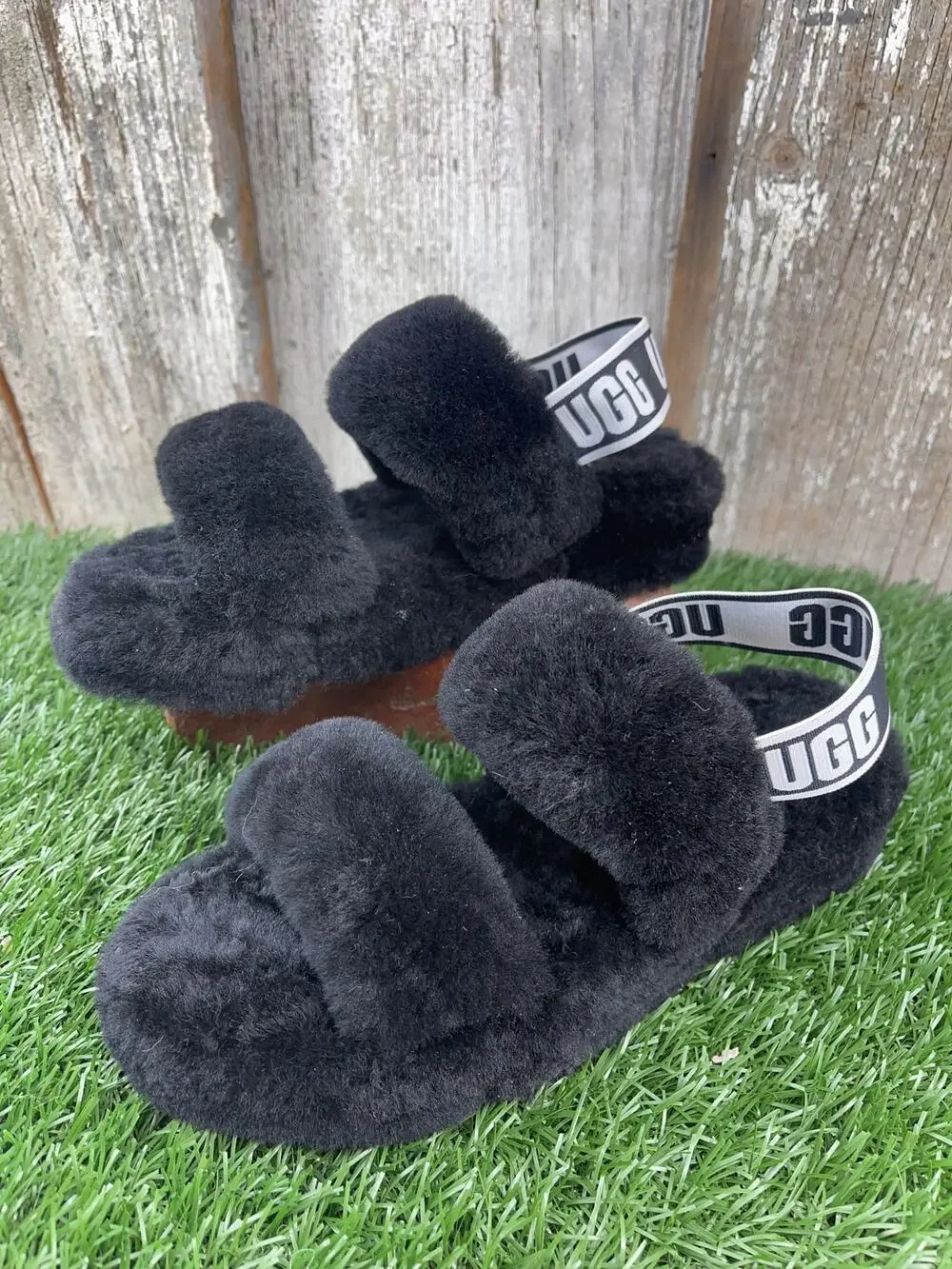 UGG Oh Yeah Slide Sandals Slippers Black Sheepskin Women's 6